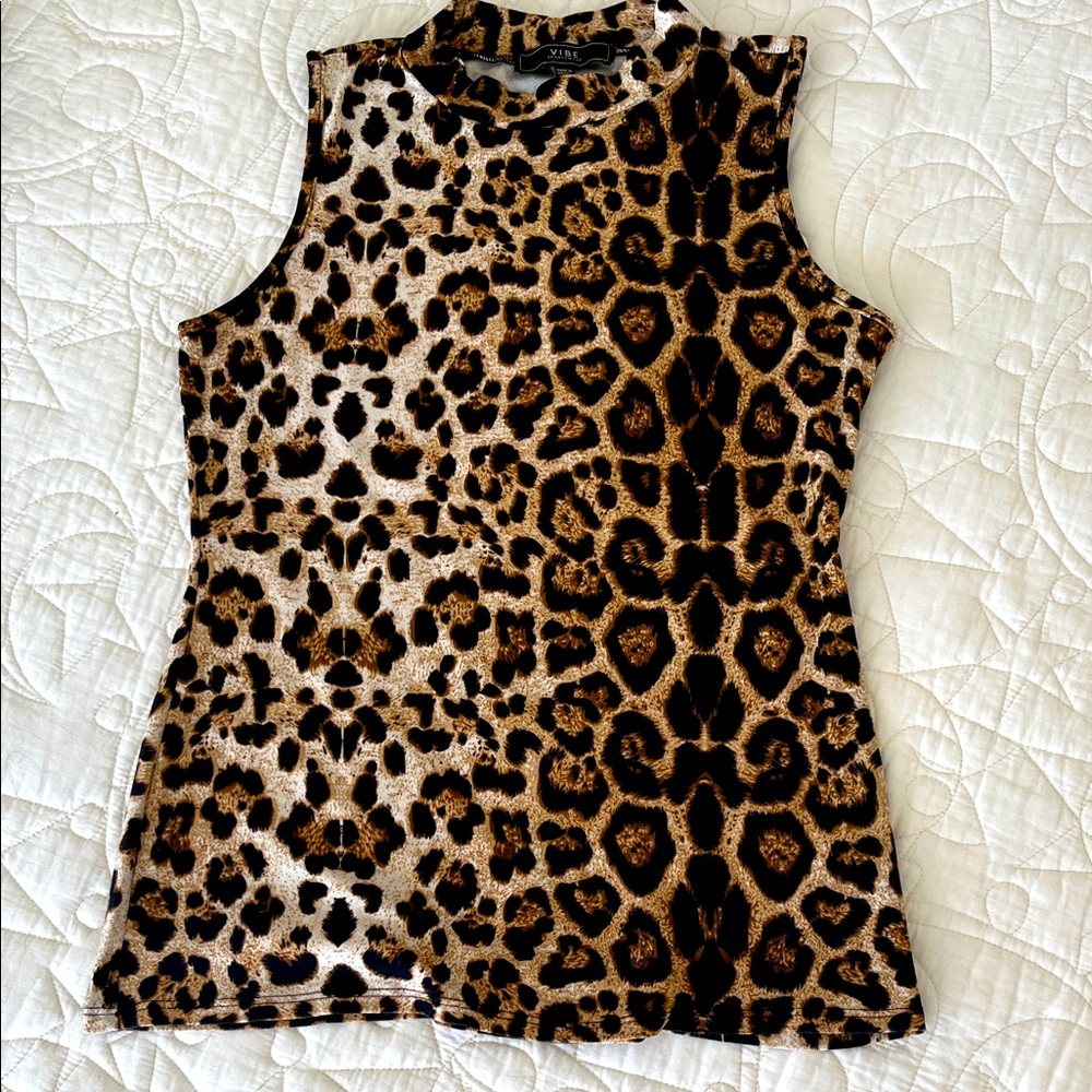 VIBE Sportswear stretchy leopard tank top